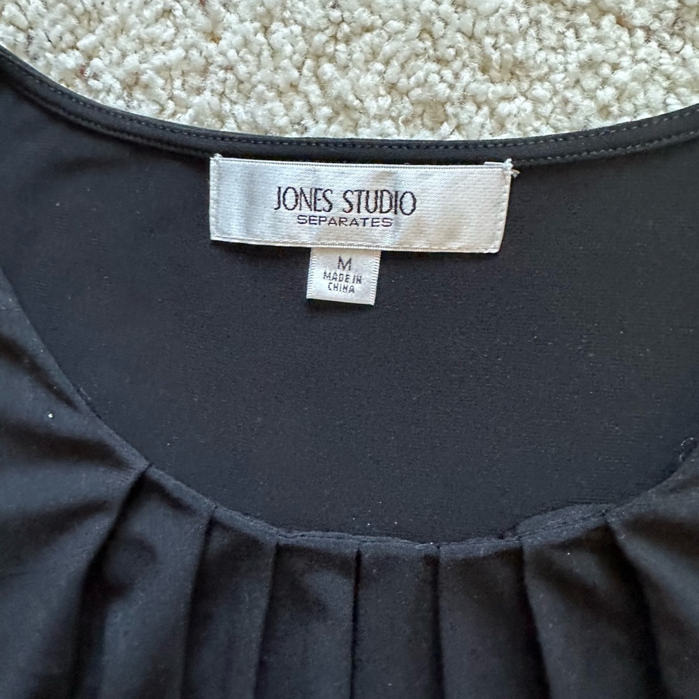 Jone’s Studio Sleeveless Shell - Picture 3 of 4